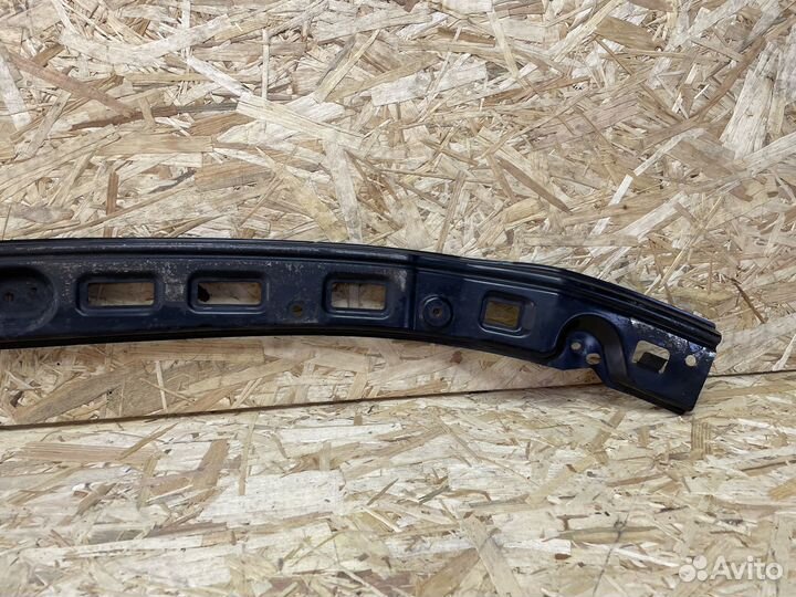 Усилитель переднего бампера верхний Toyota Land Cr