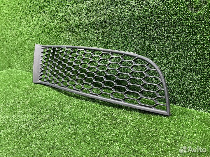 Решетка бампера передняя правая BMW F01 F02