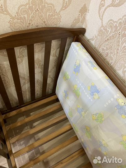 Детская кроватка с матрасом