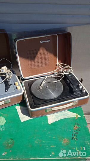 Проигрыватель винила юность времён СССР