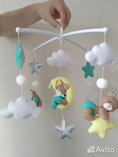 Мобиль на кроватку из фетра