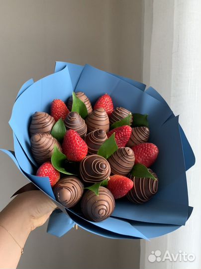Клубника в шоколаде букеты