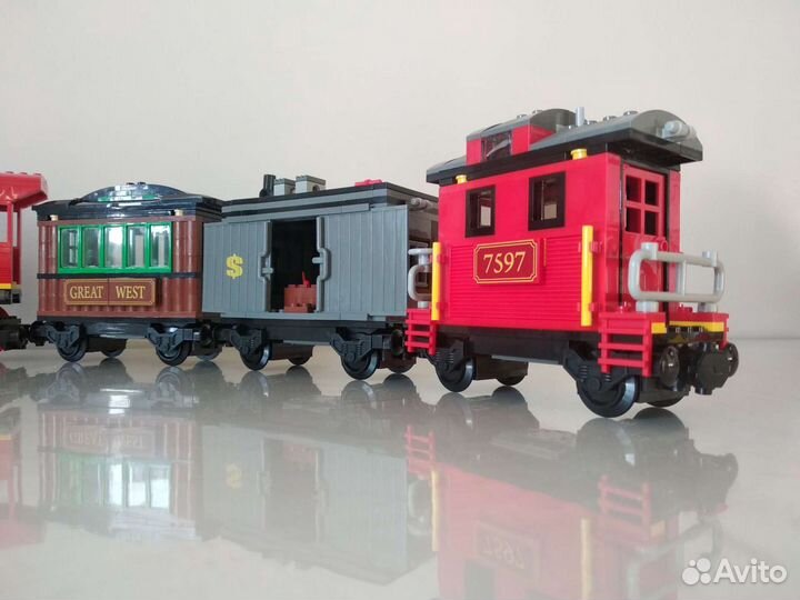 Поезд Lego 7597, склеенный