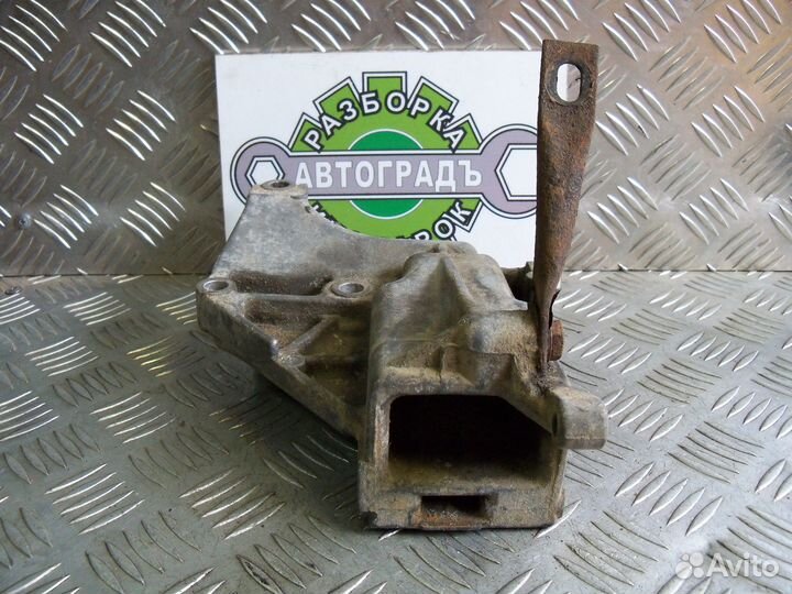 Кронштейн генератора Audi 80 / 90 B3 2.0 PS 1989г