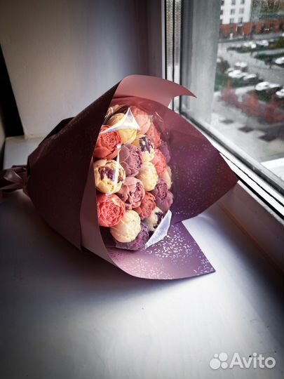 Свежий нежный И В наличии букет пионов