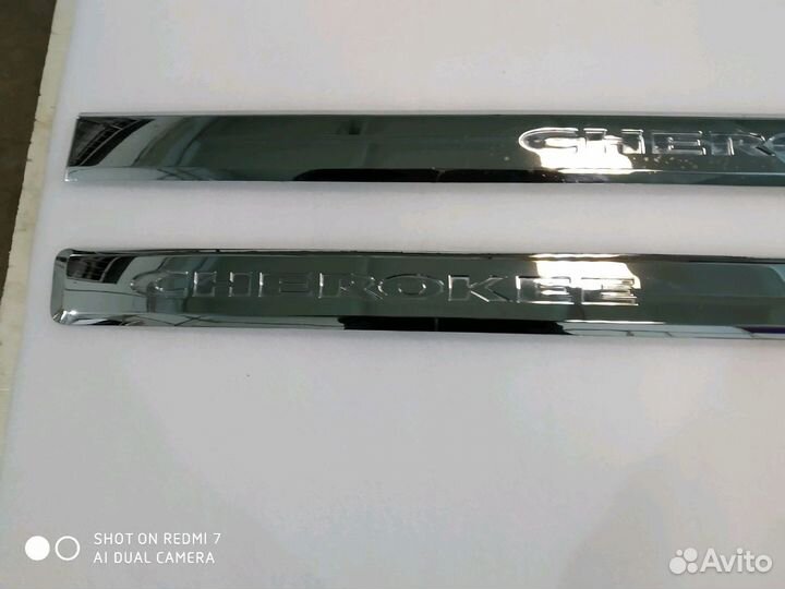 Молдинг хром двери Jeep Cherokee 2008г