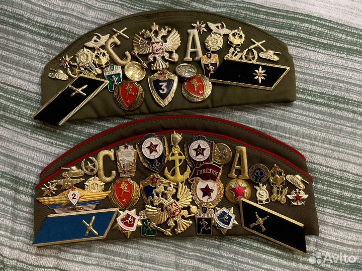 Значки и пилотка