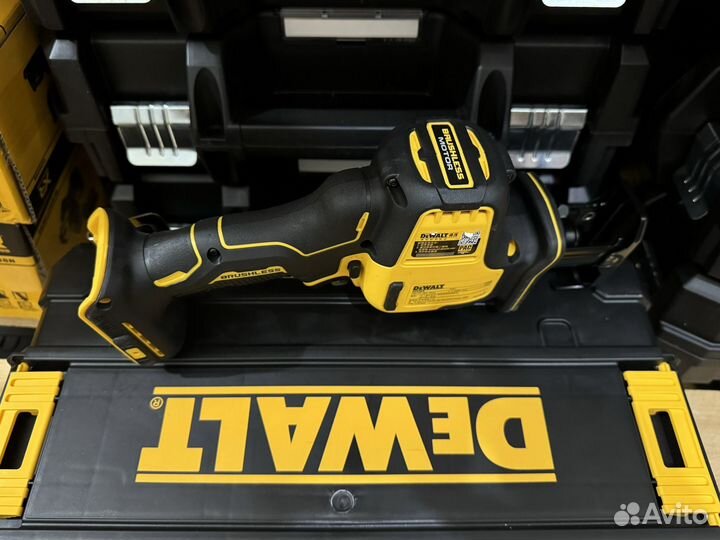 Сабельная пила Dewalt dcs369 в ящике