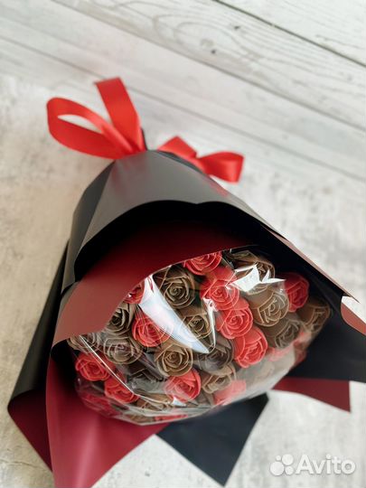 Букет из 51 шоколадной розы