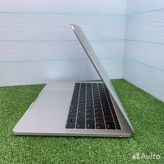 Серебристый MacBook Pro 13 2017 i5/8gb/512gb