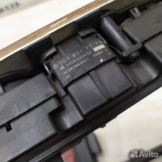 Накладка центральной консоли Mercedes W209