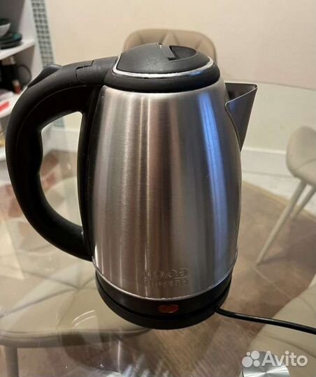 Чайник электрический 2,2л. Новый