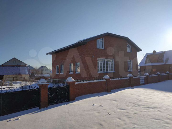 Коттедж 325 м² на участке 12 сот.