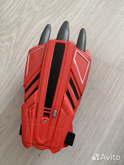 Рука героя марвел