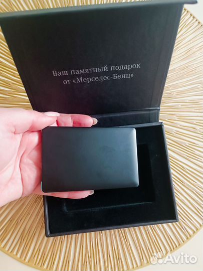 Пауэрбанк от Мерседес новый. Mercedes
