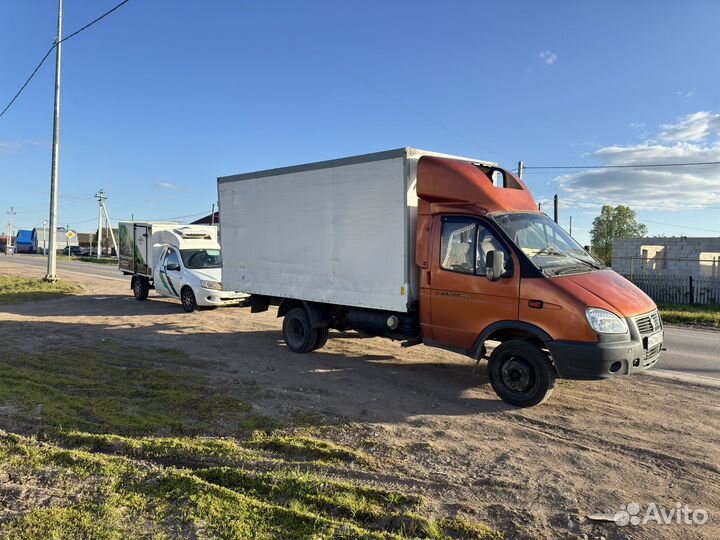 Водитель курьер на личном грузовом автомобили