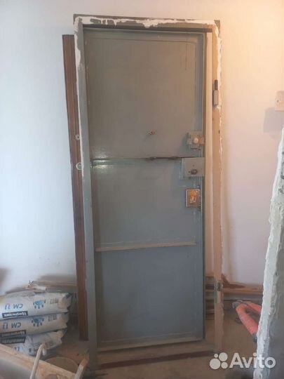 Металлическая дверь бу