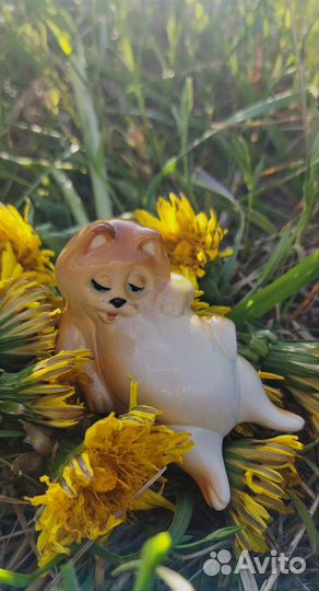 Кот ленивый фарфоровая статуэтка
