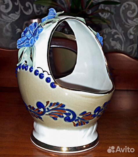 Конфетница фарфоровая