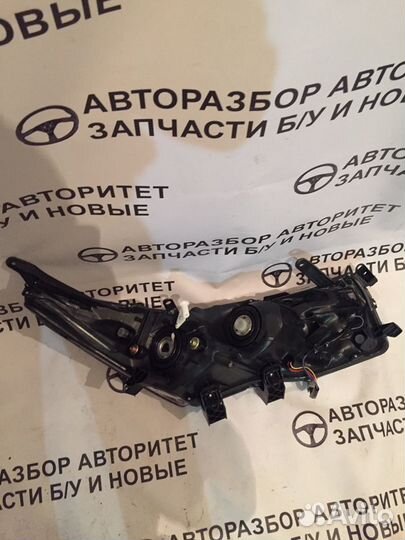 Фара передняя левая Toyota Corolla 2013-2019