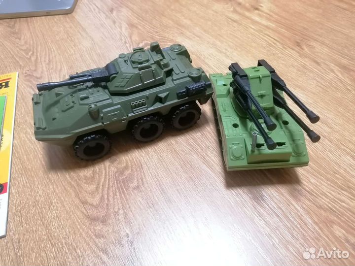Игрушечный танки 2шт