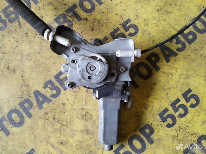 Hyundai Sonata 5 Стеклоподъемник передний правый