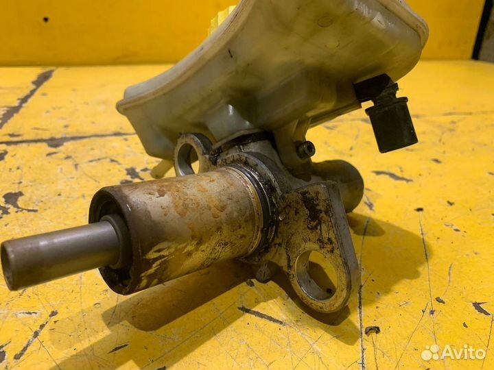 Цилиндр тормозной главный Volkswagen Passat 2000-2