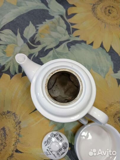 Чайник заварочный с двумя кружками 