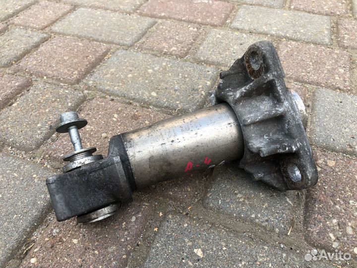 Кронштейн переднего бампера на Audi A4 B6