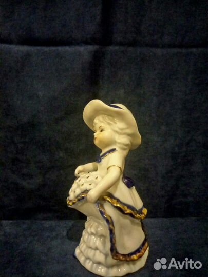 Девочка с яблоками