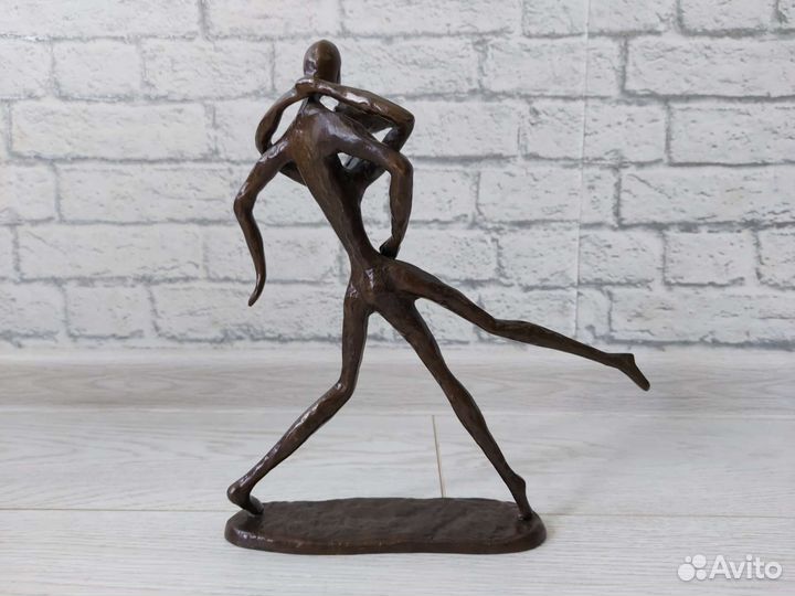 Статуэтка бронзовая