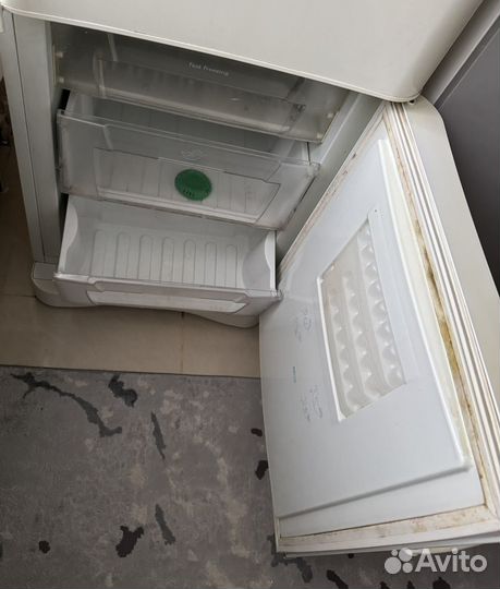 Холодильник Indesit