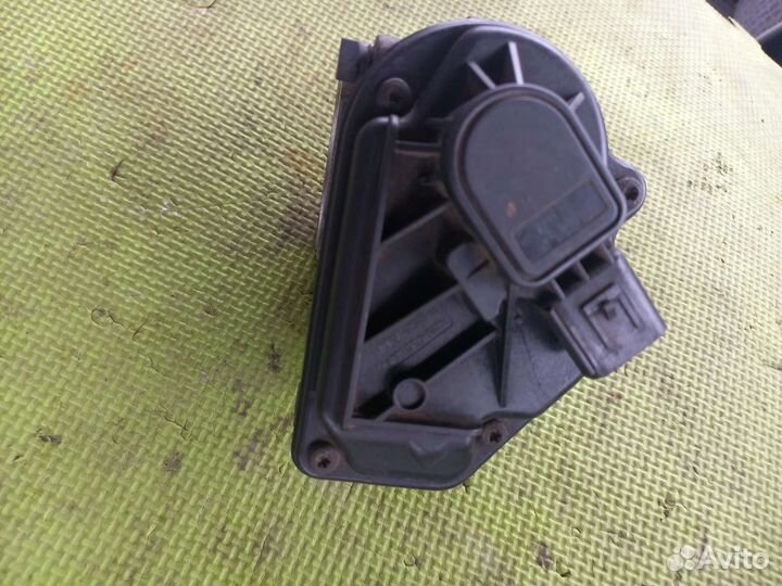 Дроссельная заслонка 