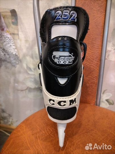 Коньки хоккейные