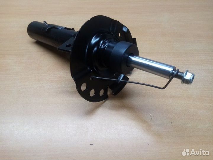 Амортизатор передний правый Ford Focus 2015