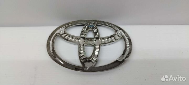 Эмблема двери багажника Toyota Land Cruiser 200