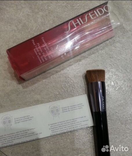Shiseido Кисть для нанесения тонального средства