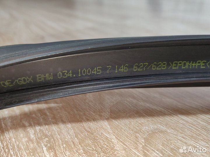 Уплотнительная резинка боковой двери задняя левая