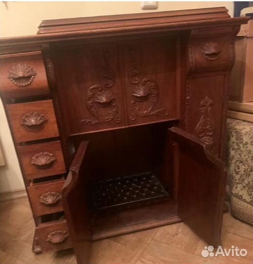 Швейная машинка Singer с родной дубовой тумбой