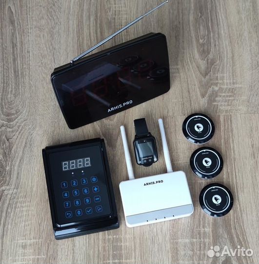 Система вызова: кнопка вызова официанта с часами