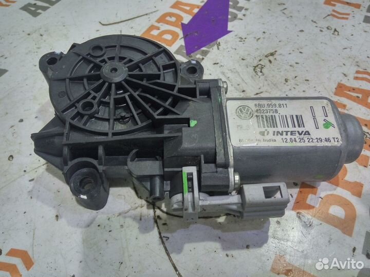 Моторчик стеклоподъемника задний правый Прав