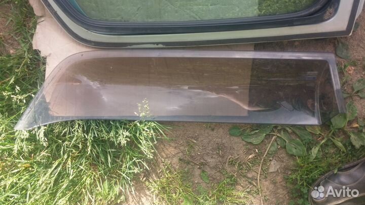 Праворульный Tribute ветровик двери левая задняя