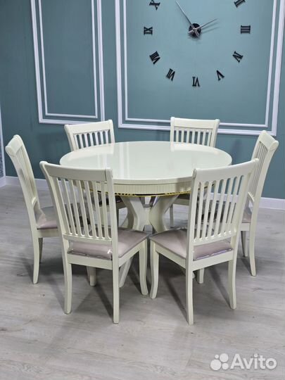 Стол со стульями