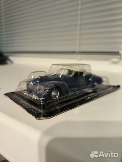 Модель автомобиля 1:43