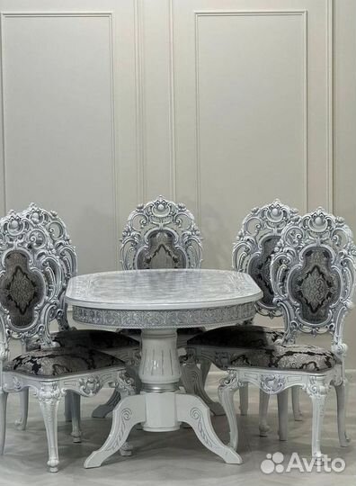 Кухонный стол и стулья комплект