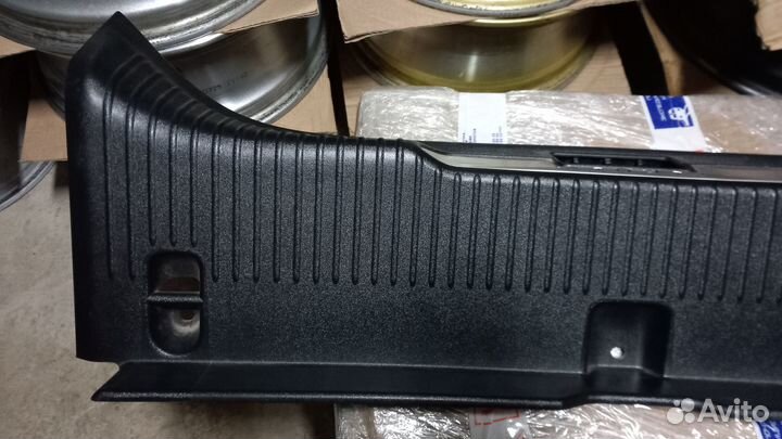 Jaguar XJ X351 2009-15г накладка в проем багажника