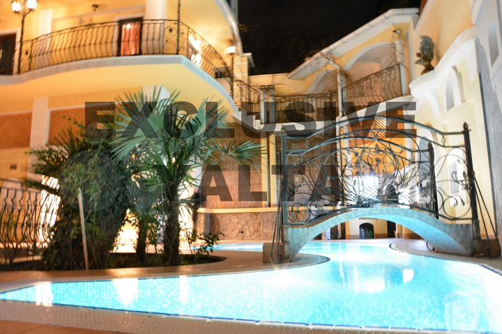 Дом 500 м² на участке 9 сот.