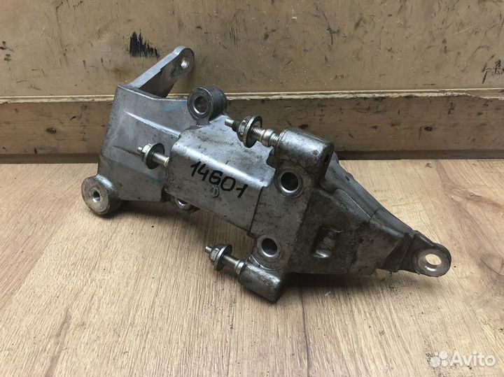 Кронштейн двигателя правый Nissan Murano (Z51) 200