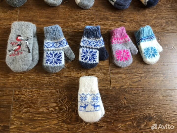 Детские варежки и носки вязаные