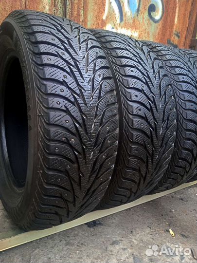 Yokohama IceGuard Stud IG65 215/60 R16